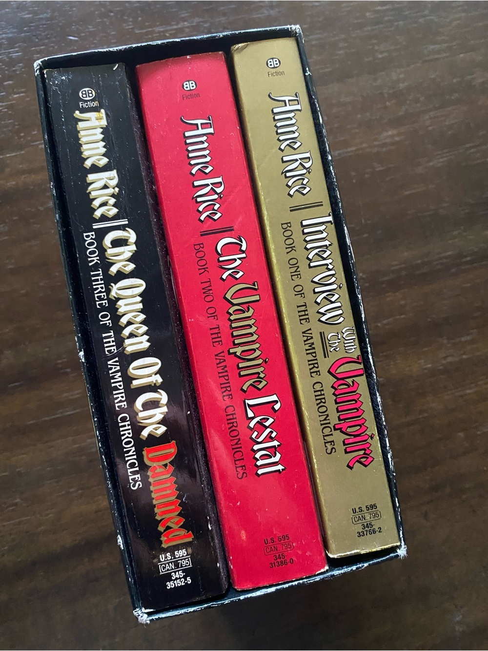 Anne Rice Vampire Chronicles Boxed Book Set - Black/Red/Gold - Picture 5 of 5